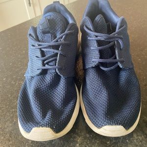 Nike Roshe Run Navy Blue Size 8